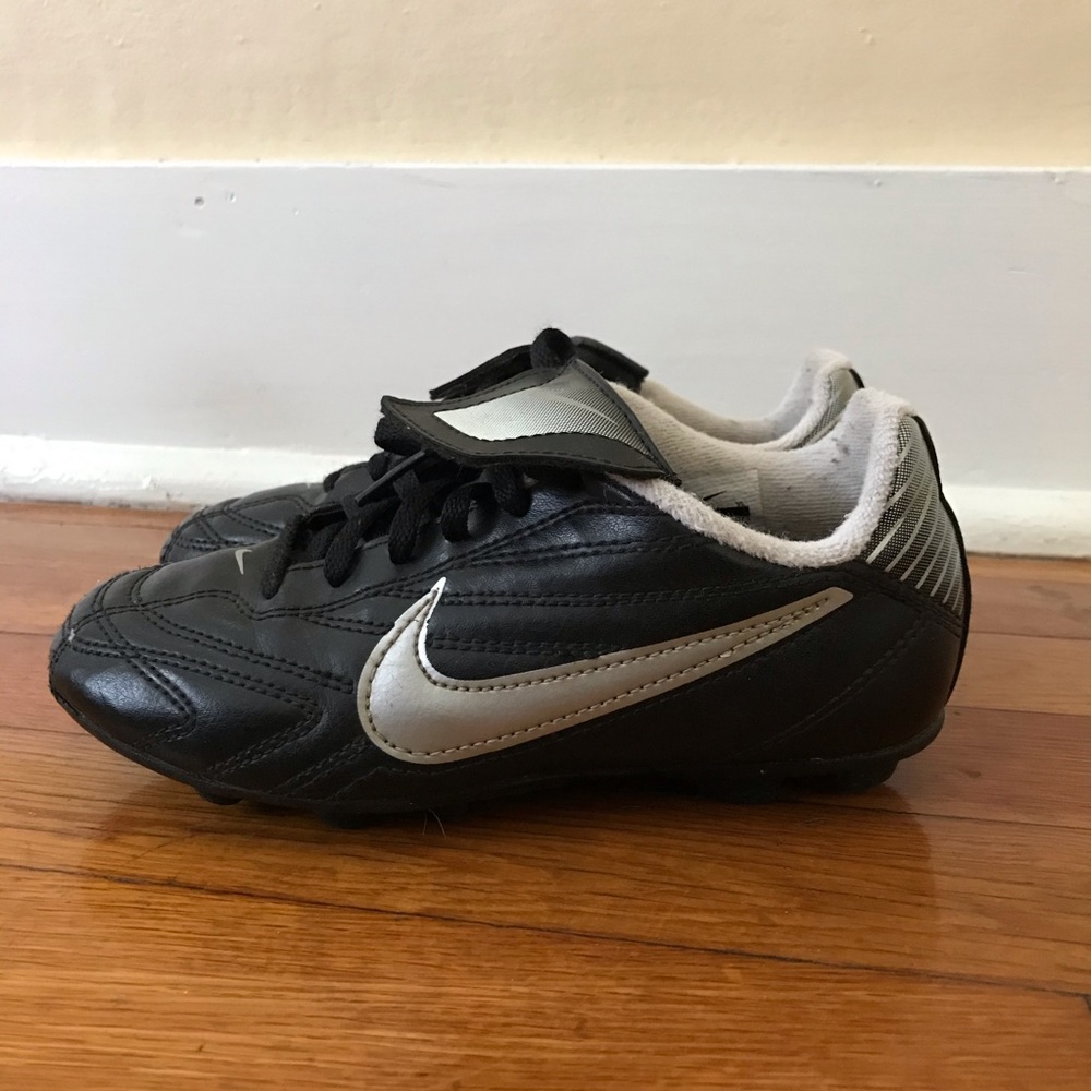 Kids nike cleats size 13C